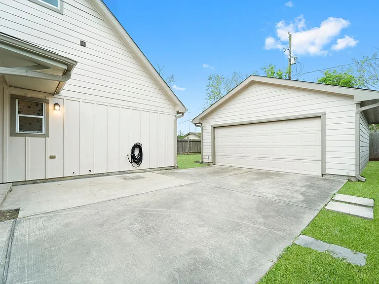 3548 Rebecca St — Photo 29