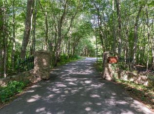 633 Carpenter Ln, Saunderstown, RI 02874