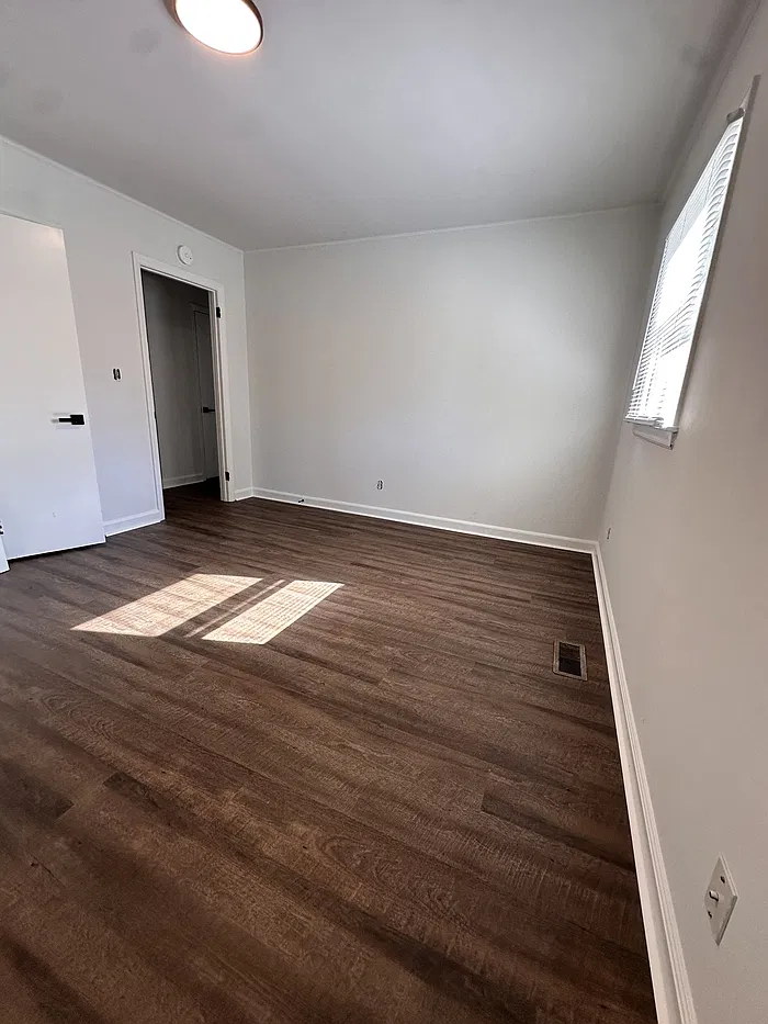 3 bed, 1.5 bath, 1431 sqft, $2,395 — Photo 2
