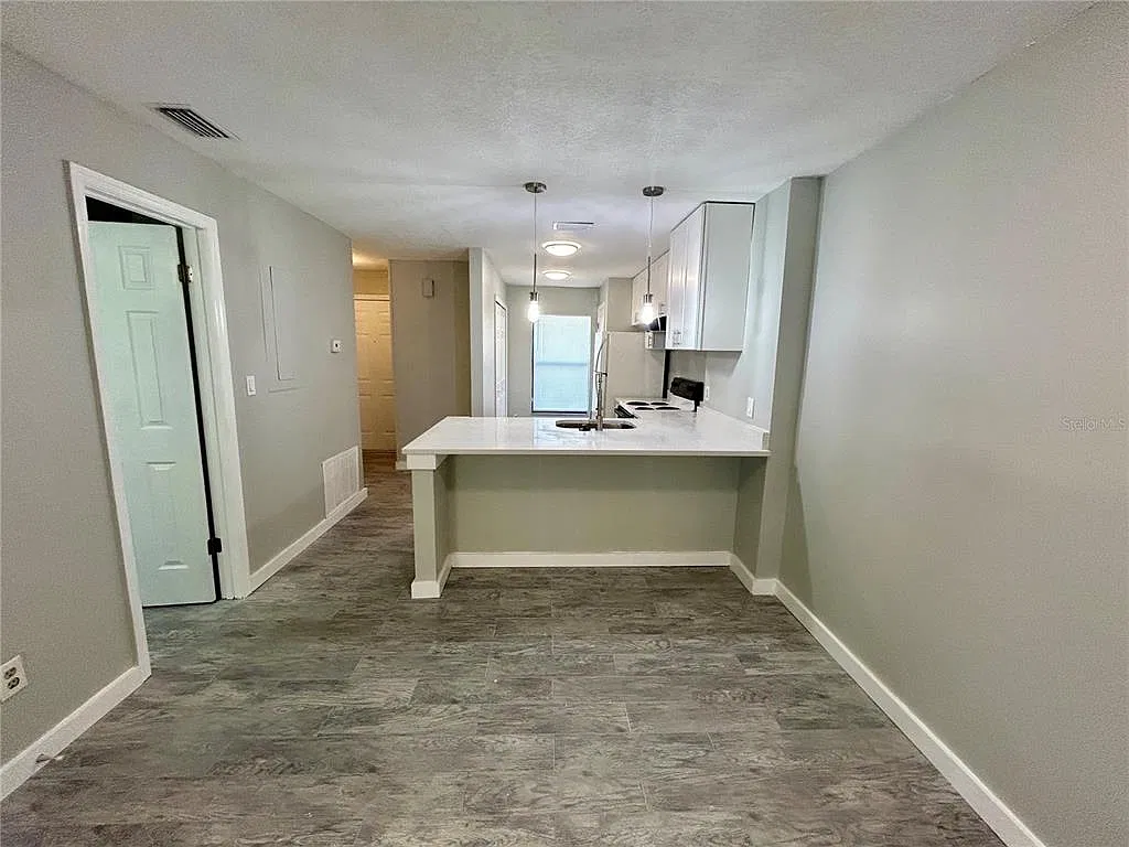 2 bed, 1.5 bath, 1189 sqft, $1,600 — Photo 3