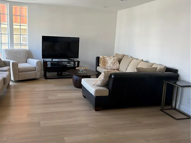 1817 Selby Ave #205 — Photo 5