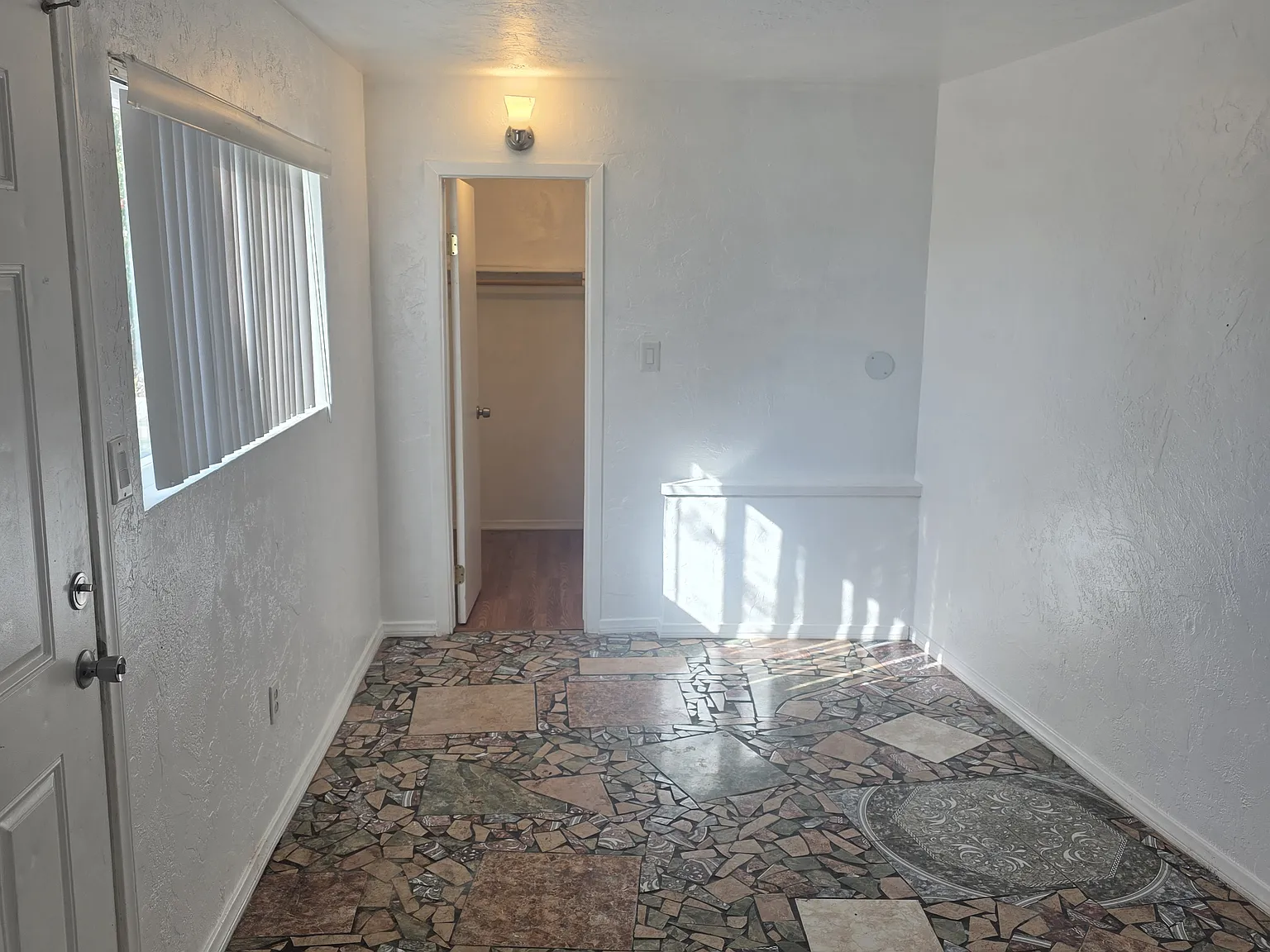 1 bed, 1.0 bath, 450 sqft, $1,200 — Photo 2