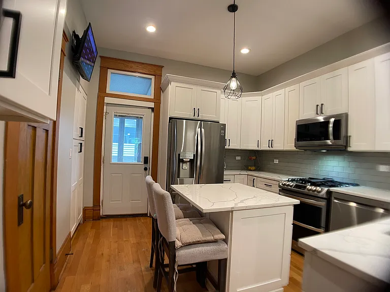 1111 N Sacramento Ave #1 — Photo 4