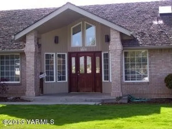 312 S Holly Dr, Moxee, WA 98936