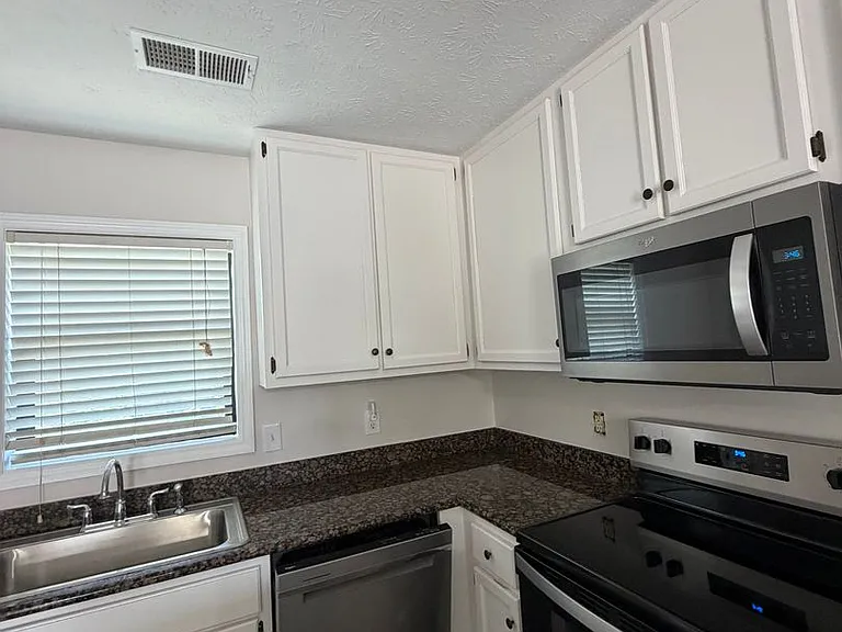 449 N Donahue Dr #D28 — Photo 5