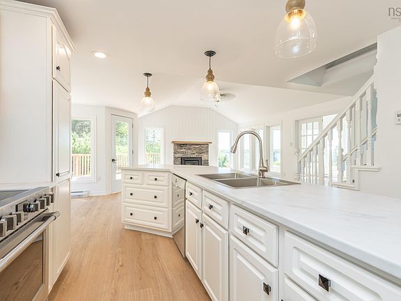 5th image of 225 Canaan Rd