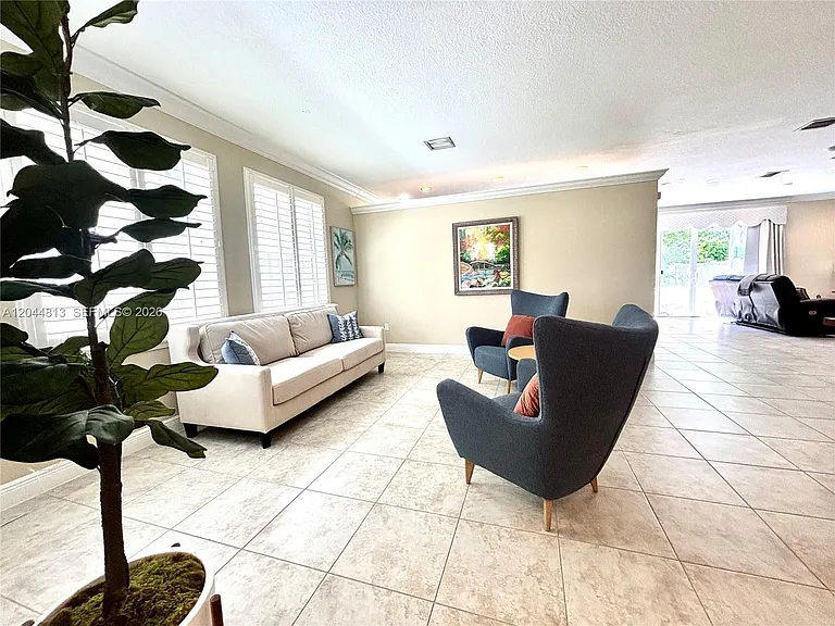 9109 Dupont Pl — Photo 12