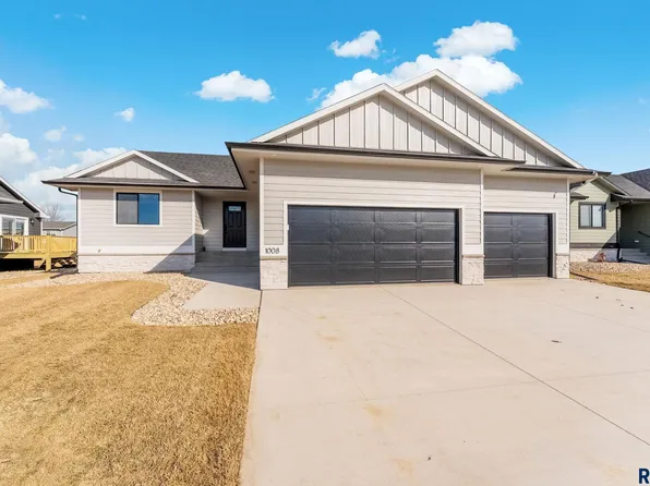 1008 Birch St, Harrisburg, SD 57032