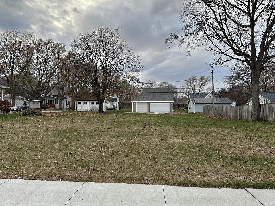 1st image of 925 Elm Ave