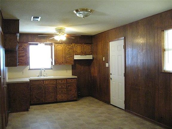 4th image of 3922 Crestridge Dr