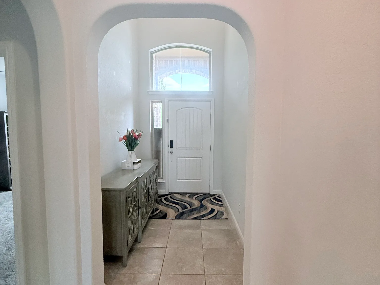 5 bed, 2914 sqft, $3,050 — Photo 2