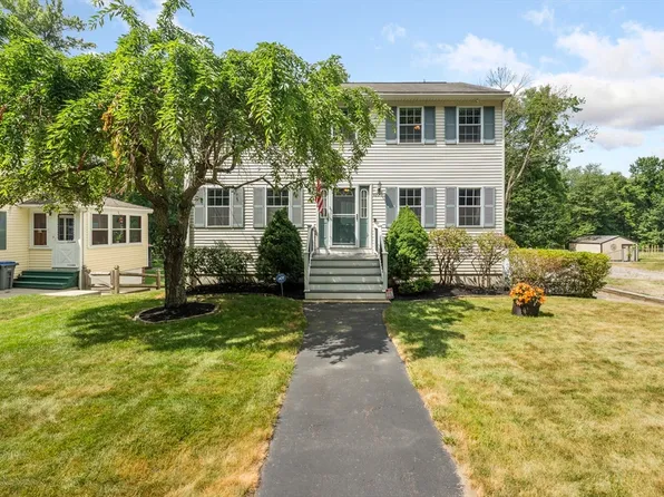 422 Pelham St, Methuen, MA 01844