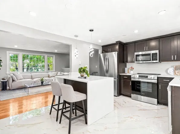 18 Adams St, Plymouth, MA 02360