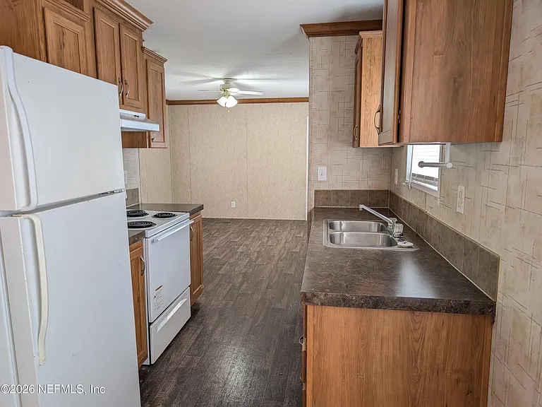 125 Hayman Dr — Photo 3