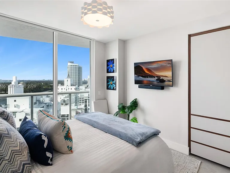 3801 Collins Ave #1906 — Photo 16
