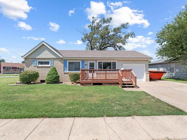 1300 Dover Dr, Salina, KS 67401