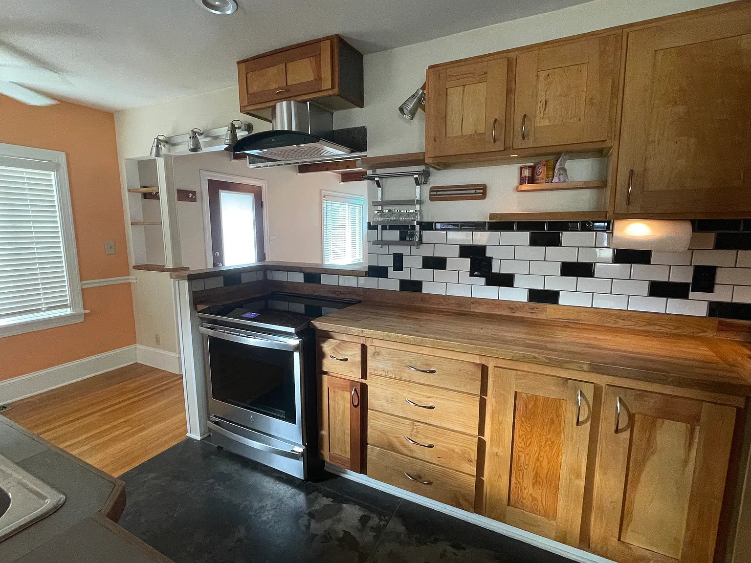 4 bed, 1400 sqft, $3,275 — Photo 3