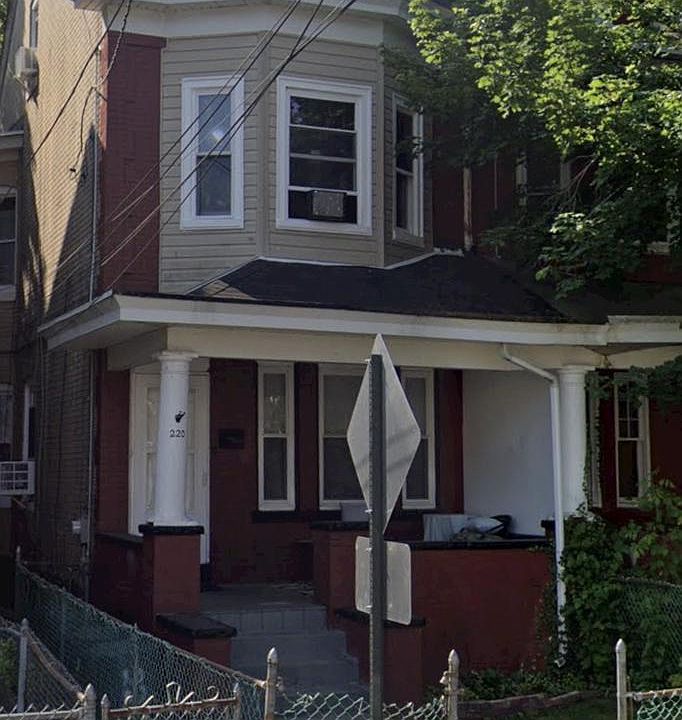 1st image of 220 Highland Ave