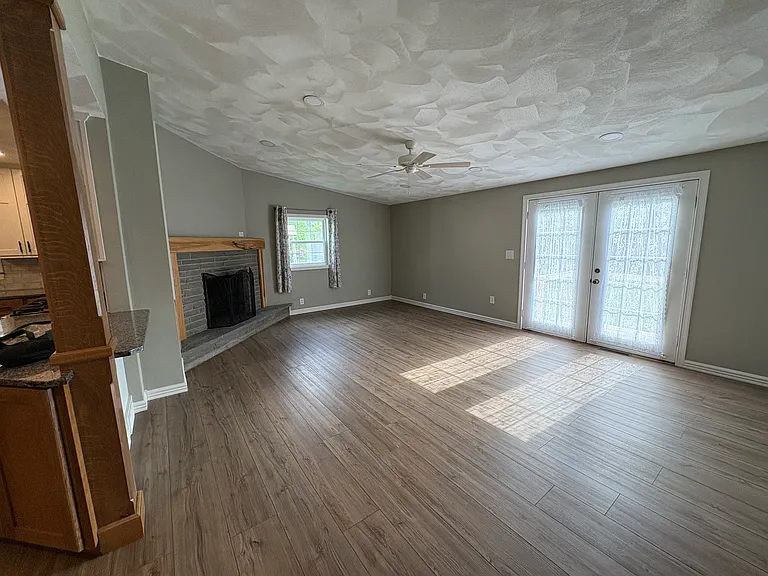 308 Vandervort Ave — Photo 8