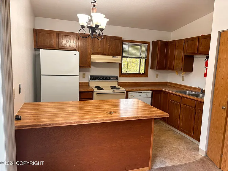 3700 Gardner St — Photo 2