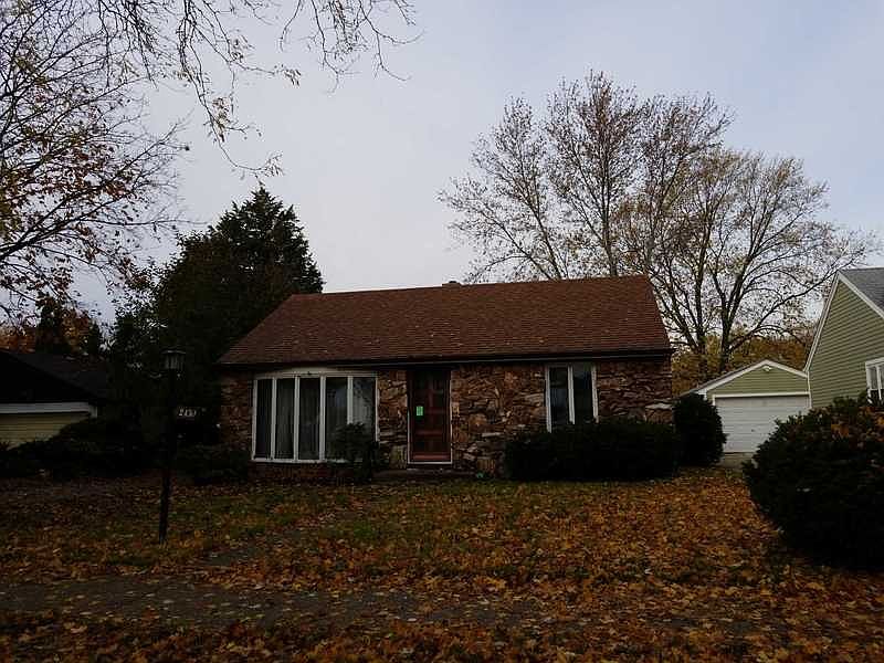 1st image of 2430 Sarah St
