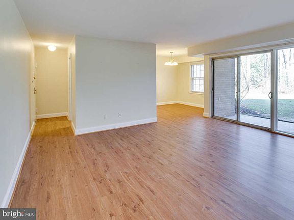 4th image of 3901 Lyndhurst Dr APT 103