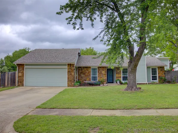 211 W 114th Ct S, Jenks, OK 74037