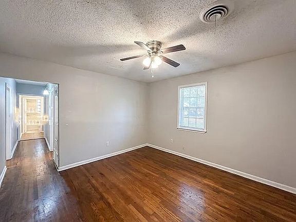 5th image of 362 Hewlett Rd