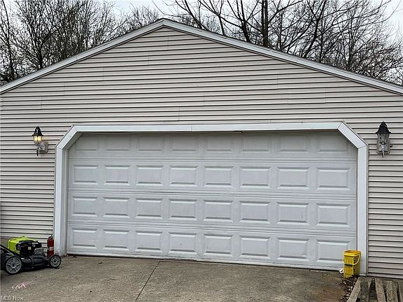 2nd image of 2472 Hillstock Ave