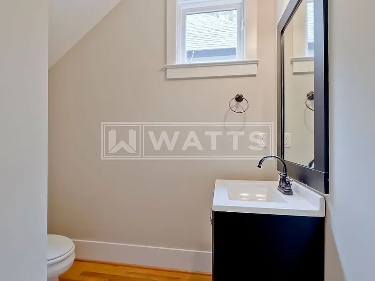 216 Hawthorn St — Photo 7