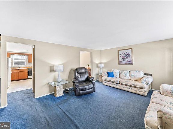 3rd image of 15 Colonial Cir