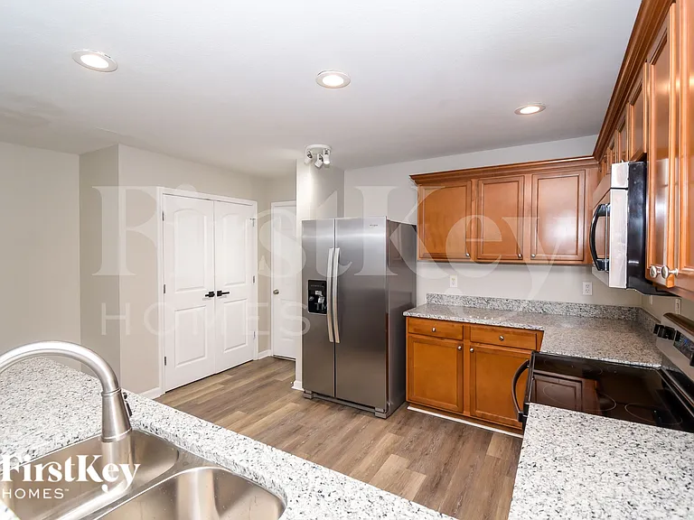 15490 Farmland Ct — Photo 9