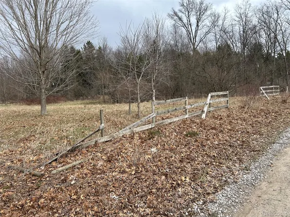 Gentry Ct, Howell, MI 48843