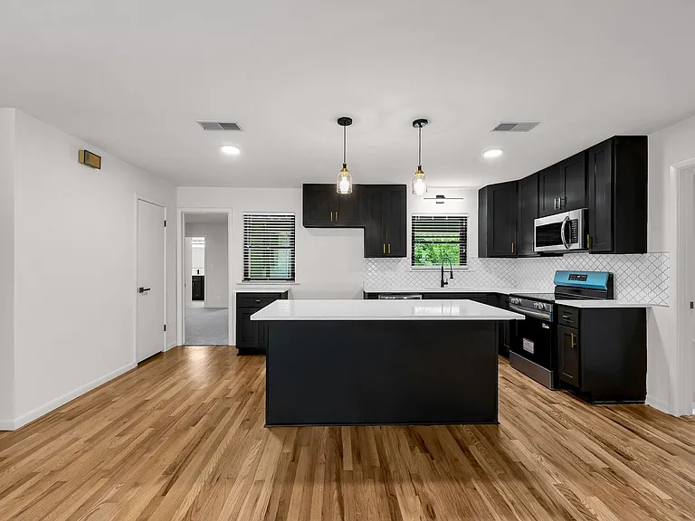 1414 S West Ave — Photo 6