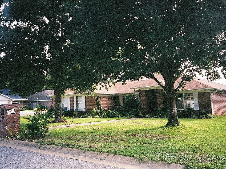 Street view corner lot
