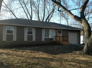 1304 S McHenry St, Independence, MO 64057
