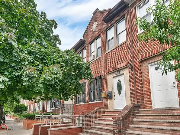 3255 83rd St, East Elmhurst, NY 11370