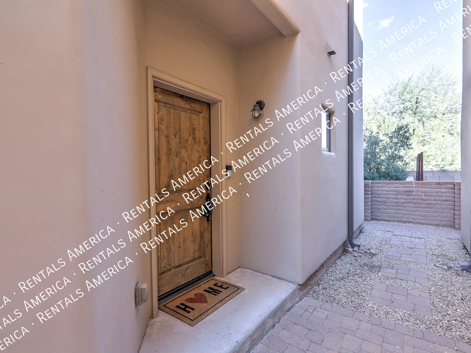 Upscale 3bed/3bath Town Home with Community Pool! — Photo 4