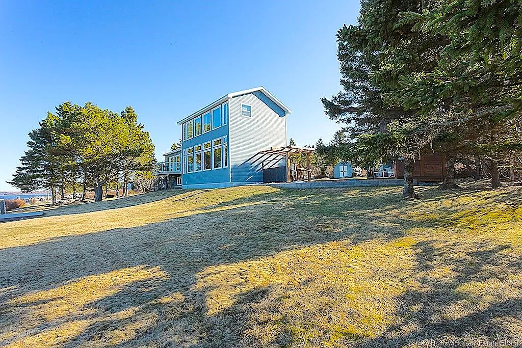 3 bed, 2.5 bath, 2633 sqft, $4,300 — Photo 3