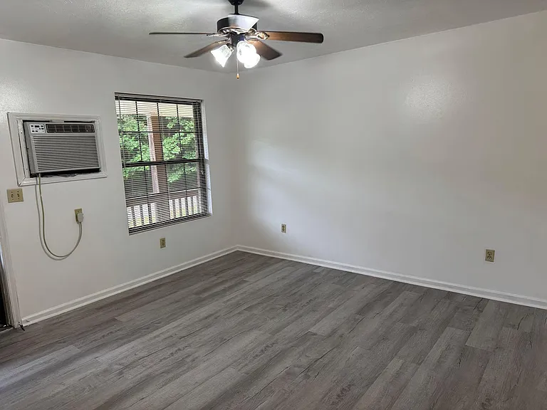216 Hilltop Dr #6 — Photo 2
