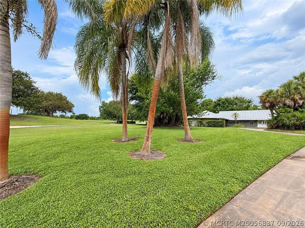 3 bed, 3.0 bath, 2391 sqft, $3,300 — Photo 2