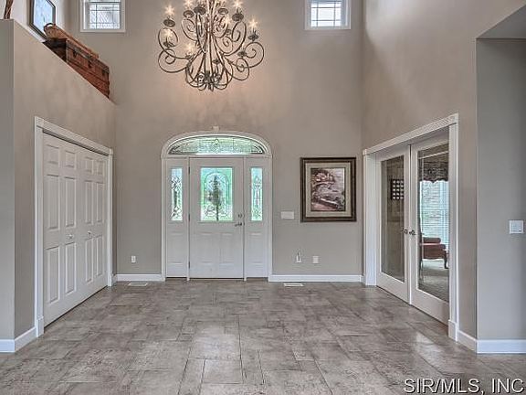 Breath taking entry foyer