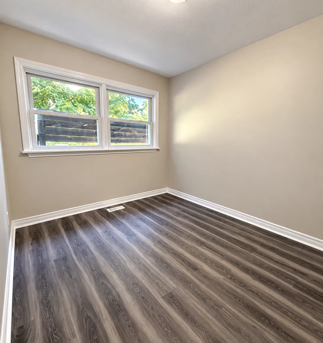 17 Laverne Ave Upper — Photo 4