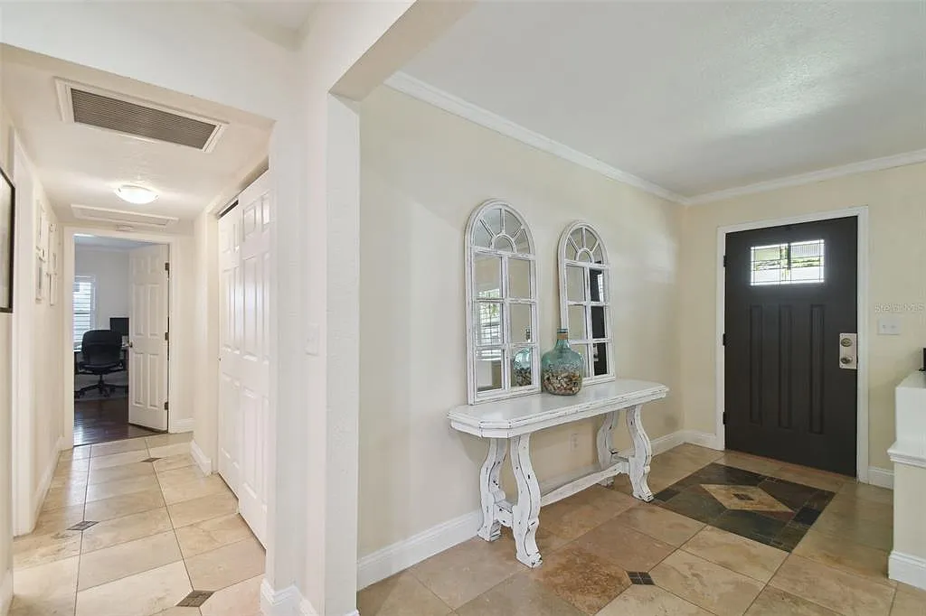 4 bed, 3.5 bath, 2562 sqft, $5,250 — Photo 4