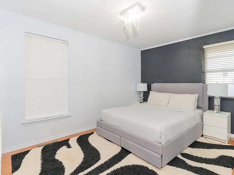 1620 W Northgate Dr — Photo 7