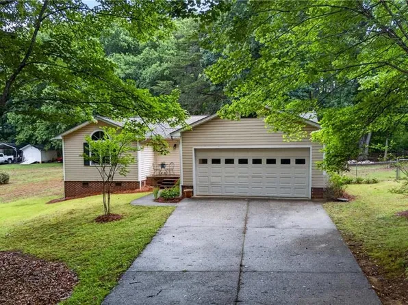 2387 Woodridge Dr, Asheboro, NC 27205