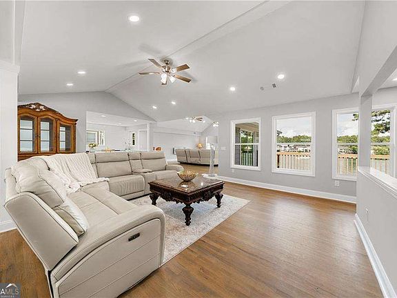 2nd image of 9058 Woodlake Ln