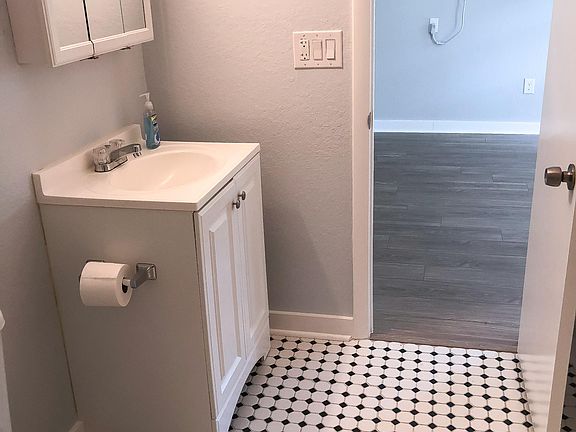 Full size bathroom