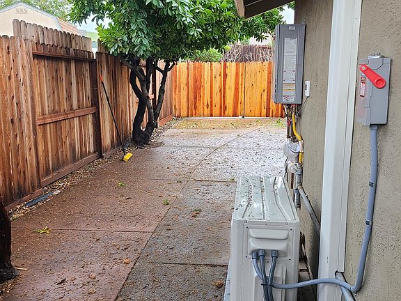 4th image of 2204 Madrone Dr