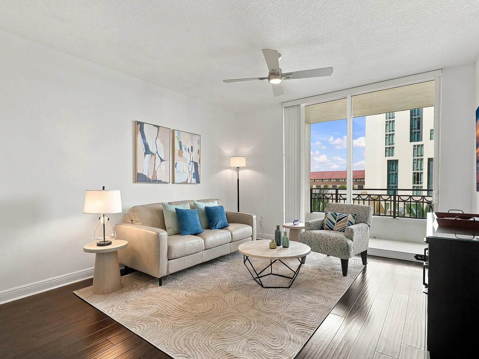 1 bed, 1.0 bath, 755 sqft, $4,000 — Photo 3